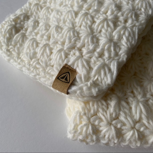 🤍2/$20 *Like New* Firefly Knit Scarf - Picture 2 of 3